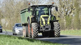 En tracteur, les agriculteurs sont parfois très imprudents En tracteur, les agriculteurs sont parfois très imprudents