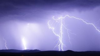 Les orages continuent Les orages continuent