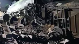 Un train de céréales se renverse sur une voie Un train de céréales se renverse sur une voie