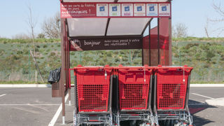 Les surfaces commerciales de moins de 10 000 m² pourront bénéficier d'une dérogation. Les surfaces commerciales de moins de 10 000 m² pourront bénéficier d'une dérogation.