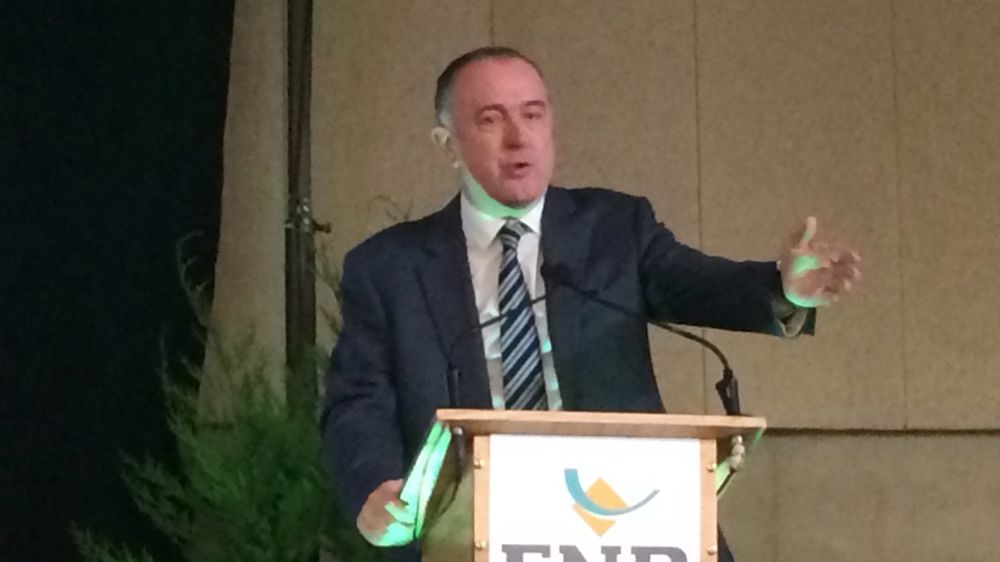 Le ministre caresse les éleveurs dans le sens du poil