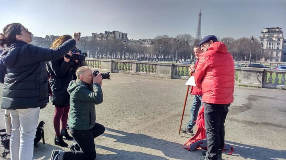 L’élu qui marche contre le suicide est arrivé à Paris