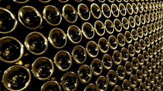 Trump menace de taxer le vin français Trump menace de taxer le vin français