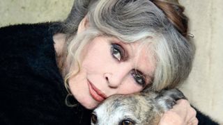 Brigitte Bardot veut supprimer le ministère de l’Écologie Brigitte Bardot veut supprimer le ministère de l’Écologie