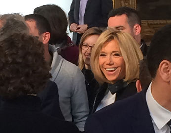 A son arrivée, Brigitte Macron a salué les jeunes agriculteurs. © Y. Herry/GFA
