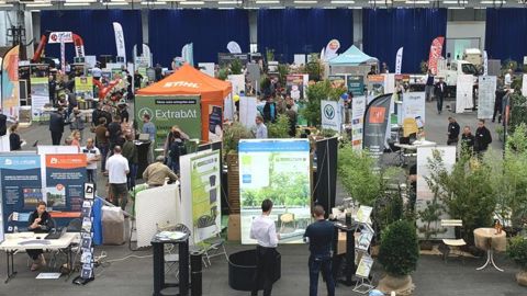 Vue générale du Salon, dont l’essentiel est couvert mais qui dispose aussi, à son entrée, d’une surface d’exposition extérieure. © N.Louis