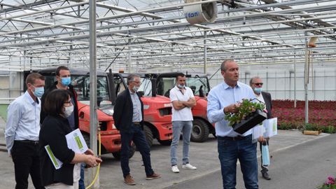 « Les horticulteurs ont des grosses difficultés de trésorerie. L’État doit les aider » a expliqué Christiane Lambert ici en visite chez Flora Temple, près d’Angers. 