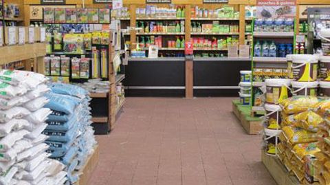 Les grandes surfaces et jardineries ont désormais l'interdiction de vendre des produits phytosanitaires auprès des particuliers. ©Pascal Fayolle  Les grandes surfaces et jardineries ont désormais l'interdiction de vendre des produits phytosanitaires auprès des particuliers. ©Pascal Fayolle 
