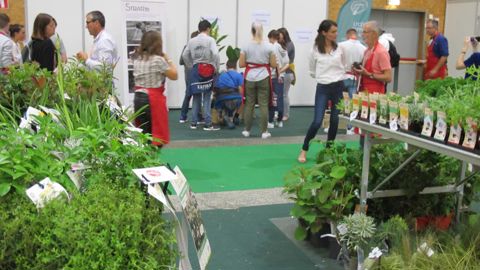 Au salon du végétal, les responsables de l’UMT STRATège étaient présents lors du dernier après midi pour profiter de l’ouverture au grand public pour tester leurs ressorts de consommation. Une préfiguration du nouveau projet de recherche « La main dans le sac ». ©P.Fayolle