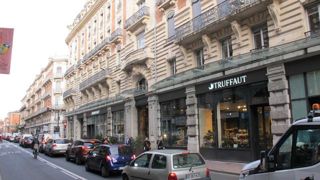©P.Fayolle Pour ouvrir son second magasin de centre-ville, Truffaut a choisi le Grand Hôtel de Toulouse, situé rue de Metz, à quelques centaines de mètres de la célèbre Place du Capitole.  ©P.Fayolle Pour ouvrir son second magasin de centre-ville, Truffaut a choisi le Grand Hôtel de Toulouse, situé rue de Metz, à quelques centaines de mètres de la célèbre Place du Capitole.