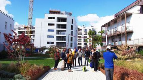Les gestionnaires d'espaces verts ont participé nombreux, au coeur de la ville de Rennes, aux visites de terrain dédiées aux arbustes.(c)Yaël Haddad Les gestionnaires d'espaces verts ont participé nombreux, au coeur de la ville de Rennes, aux visites de terrain dédiées aux arbustes.(c)Yaël Haddad