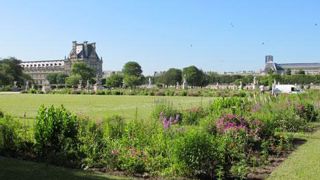 Légende photo : Les villes qui parient sur le vert prennent la bonne orientation eu égard aux attentes des citoyens. C'est le cas de Nantes (44) qui y consacre 135 euros par an et par habitant, contre 46 euros en moyenne globalement ailleurs. (c)Pascal Fayolle Légende photo : Les villes qui parient sur le vert prennent la bonne orientation eu égard aux attentes des citoyens. C'est le cas de Nantes (44) qui y consacre 135 euros par an et par habitant, contre 46 euros en moyenne globalement ailleu