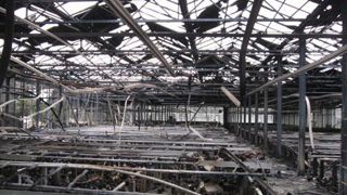 2 500 m2 de serre détruits à 50 %. Cette jardinerie allemande construite début 2000, était équipée d'une toile d'écran thermique facilement inflammable. Montant estimé des dégâts : 300 000 euros. © GBV 2 500 m2 de serre détruits à 50 %. Cette jardinerie allemande construite début 2000, était équipée d'une toile d'écran thermique facilement inflammable. Montant estimé des dégâts : 300 000 euros. © GBV 2 500 m2 de serre détruits à 50 %. Cette jardinerie allemande construite début 2000, était équipée d'une toile d'écran thermique facilement inflammable. Montant estimé des dégâts : 300 000 euros. © GBV 2 500 m2 de serre détruits à 50 %. Cette jardinerie allemande construite début 2000, était équipée d'une toile d'écran thermique facilement inflammable. Montant estimé des dégâts : 300 000 euros. © GBV