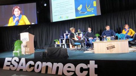 Durant Esaconnect 2018, une table ronde a abordé le numérique au service de la santé. L'écran affiche Coralie Hayer de la CCMSA. ©Linda Kaluzny-Pinon Durant Esaconnect 2018, une table ronde a abordé le numérique au service de la santé. L'écran affiche Coralie Hayer de la CCMSA. ©Linda Kaluzny-Pinon