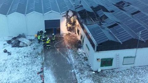 La zone technique chargée du contrôle de l'ensemble des serres et des installations de chauffage, ainsi que la zone abritant les équipements de semis et de conditionnement ont été endommagées lors de l'incendie dans une exploitation à Albertshofen en Bavière (Allemagne) .(c)GBV La zone technique chargée du contrôle de l'ensemble des serres et des installations de chauffage, ainsi que la zone abritant les équipements de semis et de conditionnement ont été endommagées lors de l'incendie dans une e