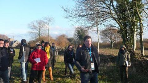 Visite sur l'exploitation d'un agriculteur engagé dans la filière locale Bois énergie porté par Lannion Trégor Communauté. (c)Yaël Haddad Visite sur l'exploitation d'un agriculteur engagé dans la filière locale Bois énergie porté par Lannion Trégor Communauté. (c)Yaël Haddad
