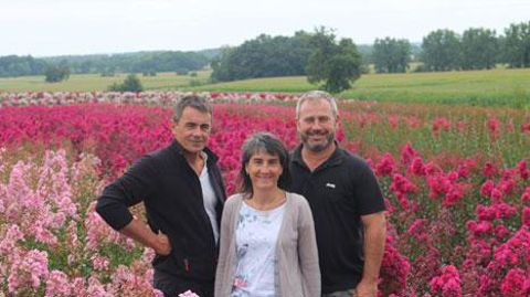 De gauche à droite : Christian Gaurrat, Isabelle Faizon-Betbeder et Antoine Scrive, nouveaux partenaires dans l'alliance Plantes d'Aquitaine. ©Plantes d'Aquitaine De gauche à droite : Christian Gaurrat, Isabelle Faizon-Betbeder et Antoine Scrive, nouveaux partenaires dans l'alliance Plantes d'Aquitaine. ©Plantes d'Aquitaine