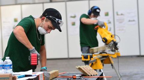 Nos métiers comportent des tâches à risque. Pour la 1ère fois, pendant les trois jours d'épreuves, des conseillers prévention de la Mutualité Sociale Agricole (MSA) ont sensibilisé les équipes au sujet des procédures de travail et des règles de sécurité. ©Worldskills France    Nos métiers comportent des tâches à risque. Pour la 1ère fois, pendant les trois jours d'épreuves, des conseillers prévention de la Mutualité Sociale Agricole (MSA) ont sensibilisé les équipes au sujet des procédures de tr