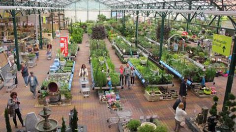 De plus en plus, les acheteurs en jardineries sont des internautes qui se renseignent avant de se rendre en magasin. La distribution doit vendre davantage de bien-être et moins de technique. © O. Maillard De plus en plus, les acheteurs en jardineries sont des internautes qui se renseignent avant de se rendre en magasin. La distribution doit vendre davantage de bien-être et moins de technique. © O. Maillard