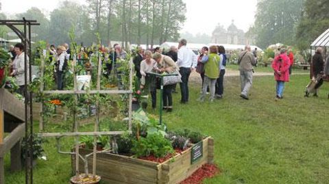 Les Journées des plantes de Chantilly ont accueilli 28 000 personnes sous le soleil malgré la fraîcheur matinale du week-end du 15 mai 2016. Les Journées des plantes de Chantilly ont accueilli 28 000 personnes sous le soleil malgré la fraîcheur matinale du week-end du 15 mai 2016.