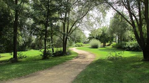 Les plans locaux d'urbanisme peuvent classer en espaces de continuités écologiques des éléments des trames verte et bleue (article 85). ©Valérie Vidril Les plans locaux d'urbanisme peuvent classer en espaces de continuités écologiques des éléments des trames verte et bleue (article 85). ©Valérie Vidril