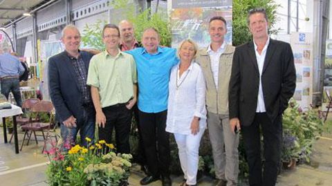 De gauche à droite : François Félix, Denis Forge, Fabrice Prone, Dominique Rey, Cécile Cholat, Damien Vivier et Pierre Jourcin, partenaires dans le groupement Attitude Végétal. (c)Valérie Vidril De gauche à droite : François Félix, Denis Forge, Fabrice Prone, Dominique Rey, Cécile Cholat, Damien Vivier et Pierre Jourcin, partenaires dans le groupement Attitude Végétal. (c)Valérie Vidril