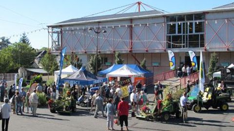 Les Assises régionales du cadre de vie et de l'embellissement des communes de la région Centre sont en train de devenir un mini-salon que les acteurs de la filière plébiscitent aujourd'hui. (c)Pascal Fayolle. Les Assises régionales du cadre de vie et de l'embellissement des communes de la région Centre sont en train de devenir un mini-salon que les acteurs de la filière plébiscitent aujourd'hui. (c)Pascal Fayolle.