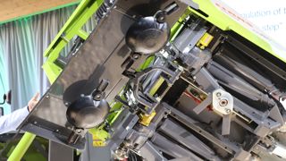Le système Stubble Cracker de Claas sert à broyer et éclater les chaumes de maïs sous le premier nœud. Le système Stubble Cracker de Claas sert à broyer et éclater les chaumes de maïs sous le premier nœud.
