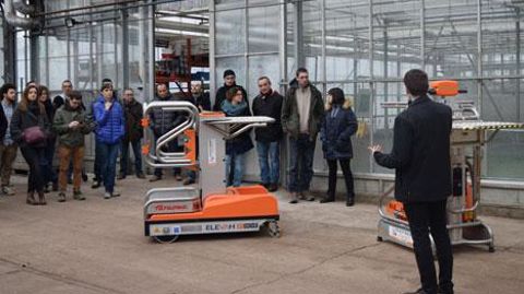 Les participants à une journée technique de la MSA49 se sont retrouvés le 2 février 2017 au coeur de l'exploitation de Damien Froger, aux Ponts-de-Cé (49), pour découvrir diverses solutions sécurisées.(c)Anne Mabire Les participants à une journée technique de la MSA49 se sont retrouvés le 2 février 2017 au coeur de l'exploitation de Damien Froger, aux Ponts-de-Cé (49), pour découvrir diverses solutions sécurisées.(c)Anne Mabire