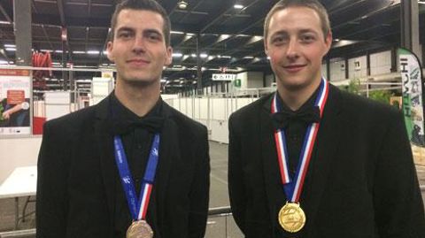 Cédric Clauss (à gauche) et Lucas Meyer ont remporté la médaille d'or pour le métier de jardinier paysagiste. ©Julien Fontanelli  Cédric Clauss (à gauche) et Lucas Meyer ont remporté la médaille d'or pour le métier de jardinier paysagiste. ©Julien Fontanelli 