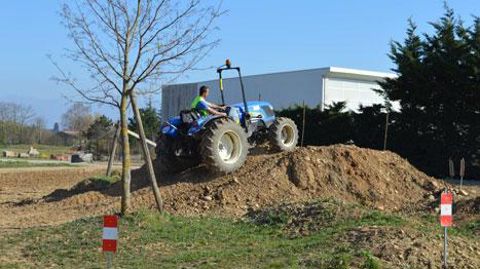 Les stagiaires de la formation tractoriste ont été évalués en situation su une plate-forme dédiée… au sein du CFPPA de Romans-sur-Isère. ©CFPPA Rormans-Sur-Isère Les stagiaires de la formation tractoriste ont été évalués en situation su une plate-forme dédiée… au sein du CFPPA de Romans-sur-Isère. ©CFPPA Rormans-Sur-Isère
