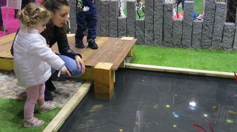À peine terminé, le jardin réalisé par les apprentis a été de suite adopté, à commencer par les plus jeunes visiteurs du Salon de l'agriculture.(c)Odile Maillard À peine terminé, le jardin réalisé par les apprentis a été de suite adopté, à commencer par les plus jeunes visiteurs du Salon de l'agriculture.(c)Odile Maillard