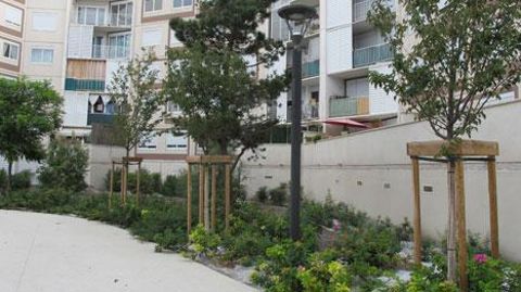 Végétaliser la ville demande des substrats fertiles. Pour limiter le recours à la terre végétale, plus rare et venue de loin, le programme Siterre vise à créer des sols avec des déchets.(c)Pascal Fayolle Végétaliser la ville demande des substrats fertiles. Pour limiter le recours à la terre végétale, plus rare et venue de loin, le programme Siterre vise à créer des sols avec des déchets.(c)Pascal Fayolle