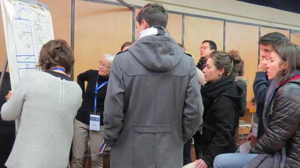 ©Odile Maillard Tels de véritables journalistes, les futurs ingénieurs et Master se sont réunis en conférence de rédaction avant d'aller au coeur des stands à la rencontre des exposants. Objectif : écrire tout le quotidien du Sival, durant les trois jours.