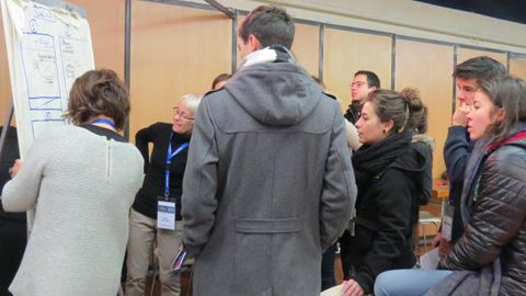 ©Odile Maillard Tels de véritables journalistes, les futurs ingénieurs et Master se sont réunis en conférence de rédaction avant d'aller au coeur des stands à la rencontre des exposants. Objectif : écrire tout le quotidien du Sival, durant les trois jours.
