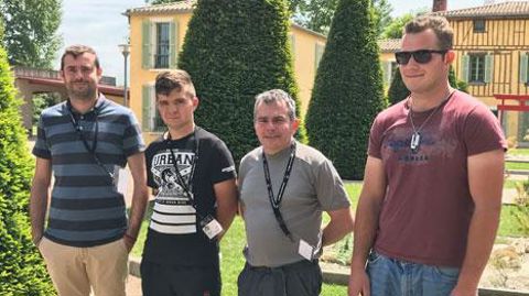 De gauche à droite : Vivien Veaux, formateur, Gweanaël Favas, Meilleur apprenti de France Occitanie 2017 et candidat en catégorie bac, Stéphane de Raffin, formateur, et Quentin Privat, meilleur apprenti de France 2016 et accompagnateur.(c)MFR Uzès De gauche à droite : Vivien Veaux, formateur, Gweanaël Favas, Meilleur apprenti de France Occitanie 2017 et candidat en catégorie bac, Stéphane de Raffin, formateur, et Quentin Privat, meilleur apprenti de France 2016 et accompagnateur.(c)MFR Uzès