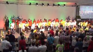 Pour le final du 80è anniversaire des MFR, des élèves ont illustré le voyage et la diversité des cultures par une danse sur des musiques du  monde. (c)Odile Maillard. Pour le final du 80è anniversaire des MFR, des élèves ont illustré le voyage et la diversité des cultures par une danse sur des musiques du  monde. (c)Odile Maillard.