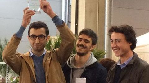 Lauréats 2017 toutes catégories du concours Apprendre, avec les pros ! , Baptiste Arrivet, Philippe Grelon et Maxime Brun (de gauche à droite) ont représenté leur classe du lycée Camille Godard, au Haillan (33), lors de la remise de leur trophée. (c)Christine Bias Lauréats 2017 toutes catégories du concours Apprendre, avec les pros ! , Baptiste Arrivet, Philippe Grelon et Maxime Brun (de gauche à droite) ont représenté leur classe du lycée Camille Godard, au Haillan (33), lors de la remise de le