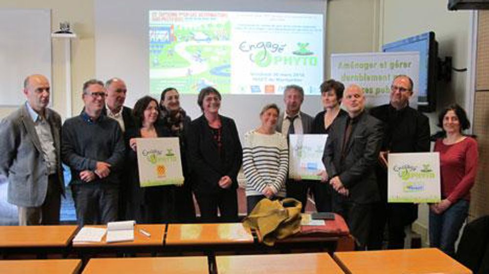 La remise des récompenses aux lauréats pour leur adhésion à la charte régionale « Objectif zéro phyto », le 30 mars dernier à Montpellier. (c)Valérie Vidril La remise des récompenses aux lauréats pour leur adhésion à la charte régionale « Objectif zéro phyto », le 30 mars dernier à Montpellier. (c)Valérie Vidril La remise des récompenses aux lauréats pour leur adhésion à la charte régionale « Objectif zéro phyto », le 30 mars dernier à Montpellier. (c)Valérie Vidril La remise des récompenses aux lauréats pour leur adhésion à la charte régionale « Objectif zéro phyto », le 30 mars dernier à Montpellier. (c)Valérie Vidril
