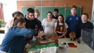 Odile Maillard Dans le blog Maraîchage en ville, les terminales Bac Pro Horticulture au lycée Louis Pasteur de Marmilhat (Lempdes – 63) relatent leur expérience de plantation dans une ferme urbaine de Clermont-Ferrand Vallières. Odile Maillard Dans le blog Maraîchage en ville, les terminales Bac Pro Horticulture au lycée Louis Pasteur de Marmilhat (Lempdes – 63) relatent leur expérience de plantation dans une ferme urbaine de Clermont-Ferrand Vallières.