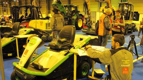 Durant les épreuves des Olympiades des métiers, les jeunes participants sont jugés sur leur capacité à transposer leurs savoirs de base dans un autre domaine que leur spécialité.(c)Odile Maillard Durant les épreuves des Olympiades des métiers, les jeunes participants sont jugés sur leur capacité à transposer leurs savoirs de base dans un autre domaine que leur spécialité.(c)Odile Maillard