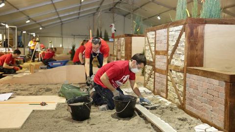 ©Odile Maillard Du 29 au 31 janvier 2015, 44 jardiniers-paysagistes (oeuvrant en binômes) ont concouru pour la 42è finale nationale à Strasbourg. Tous devaient réaliser le même jardin, sur 16 m2, en 18 heures, réparties sur deux journées et demi. ©Odile Maillard