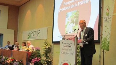 En conclusion du congrès de la FNPHP, le 18 juin 2015 à Disneyland Paris, le président François Félix a listé à l'attention de Sébastien Couderc, représentant du ministère de l'Agriculture, les attentes de la profession…©Pascal Fayolle En conclusion du congrès de la FNPHP, le 18 juin 2015 à Disneyland Paris, le président François Félix a listé à l'attention de Sébastien Couderc, représentant du ministère de l'Agriculture, les attentes de la profession…©Pascal Fayolle