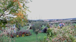 ©O. Maillard Les Jardins fruitiers de Laquenexy en Moselle, tout près de Metz, donnent sur la campagne environnante. Ils accueillent pourtant de petits jardins de villes fleuries. ©O. Maillard Les Jardins fruitiers de Laquenexy en Moselle, tout près de Metz, donnent sur la campagne environnante. Ils accueillent pourtant de petits jardins de villes fleuries.