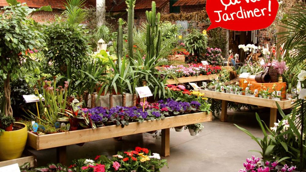 Depuis le début de la saison, les quatorze jardineries du réseau ont installé les différents supports du « kit marketing végétal » dans l'esprit de l'accroche « Ça va jardiner ! », qui signe la communication de l'enseigne.PHOTO : PATRIK GLÉMAS Depuis le début de la saison, les quatorze jardineries du réseau ont installé les différents supports du « kit marketing végétal » dans l'esprit de l'accroche « Ça va jardiner ! », qui signe la communication de l'enseigne.PHOTO : PATRIK GLÉMAS