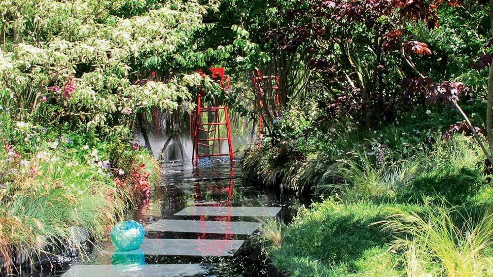 En noir et en miroir Ce jardin réalisé par Horticulture & Jardins (Pierre-Alexandre Risser) a reçu le Trophée Daum remis à la meilleure création paysagère. Basé sur des plantes et de l'eau, cet espace concentre deux des tendances fortes du moment. Et il prouve qu'un jardin peut rencontrer le succès en laissant la part belle au végétal. 