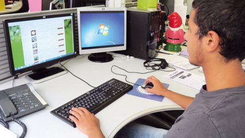 Utilisateurs d'internet et des nouvelles technologies, les jeunes deviendront des clients potentiels d'ici cinq ans. Le Bureau horticole régional (BHR) a voulu, en organisant cette conférence, sensibiliser les professionnels de la filière horticole aux comportements de cette génération pour anticiper les ventes de demain.PHOTO : PASCAL FAYOLLE