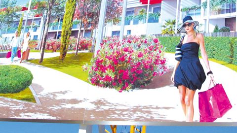 La ville se densifie en mixant immeubles bas et petites maisons où s'imbriquent espaces communs et privés dédiés aux végétaux plantés ou en pot.