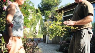 Nathalie et Frédéric Escoffier, producteurs HPF, font partie des Artisans du végétal. Leur entreprise est installée à Cheval-Blanc (84).PHOTO : HPF