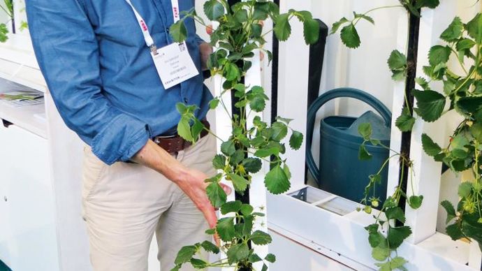 1. Éric Dargent, créateur de Refarmers, exploite la licence américaine des ZipGrow™ et a démarré leur fabrication en France durant l'été 2016.